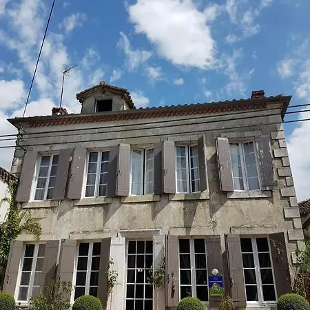 La Des Remparts לינה וארוחת בוקר